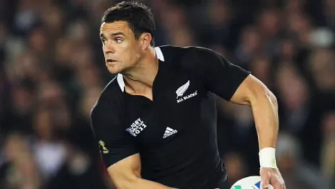 #iwantaGS5... Who wants to buy Dan Carter's old phone?