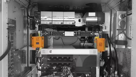 Servers check header image