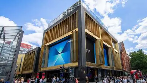 VIOOH & Outernet London launch premium DOOH screens deal