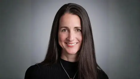 Laura laltrello headshot(2)